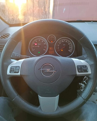 Opel Astra cena 11300 przebieg: 159000, rok produkcji 2007 z Toruń małe 232